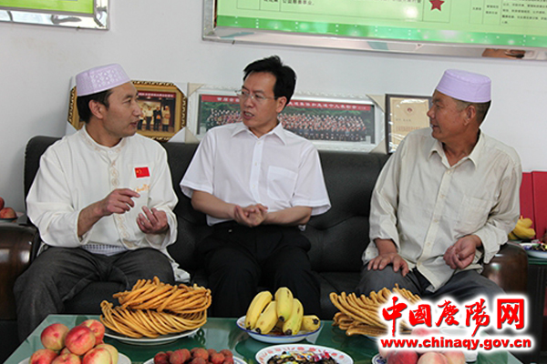 贠建民看望庆阳西峰穆斯林群众
