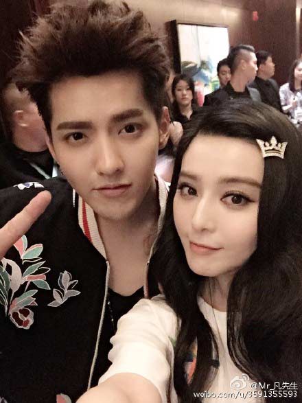 吴亦凡圆寸造型帅哭粉丝 刘烨抢沙发凑热闹/图