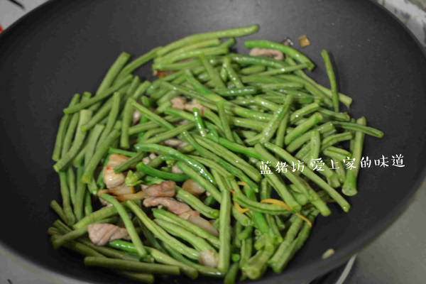 豆角焖面怎么保持豆角翠绿 10752919_239448.jpg