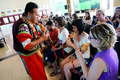 美国、匈牙利、丹麦三国大学生走进中国 这不