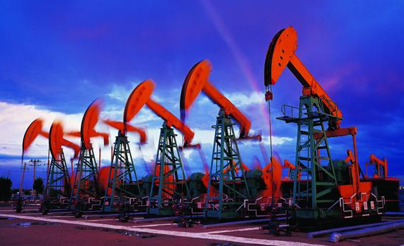 全球原油过剩沙特炼厂仍增产 油价反弹希望渺