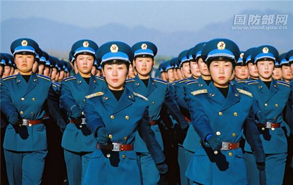 共和国女兵:阅兵场上最靓丽的风景线