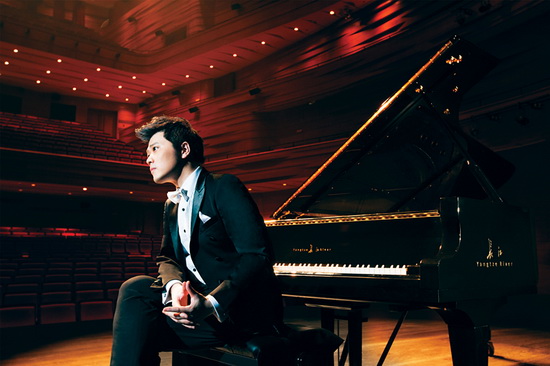 薛汀哲香港见面会 化身老师传授学琴技巧__中