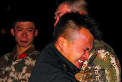 甘肅退伍老兵淚別警營