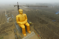 河南开封一农村建巨型毛主席像 高36.6米耗资百万