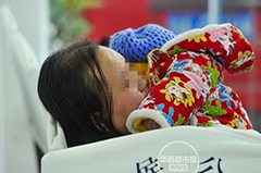 夫妻街頭賣兒子 標價一萬八想生女兒
