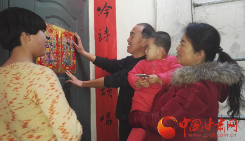 年景丨换门神（图）