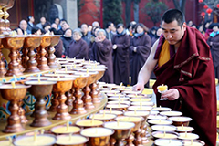 西安广仁寺点亮十万酥油灯祈福新春