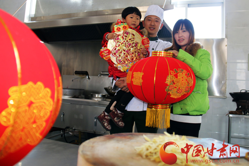 年景丨春节背影（图）