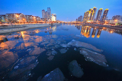 天津启动海河破冰清理工作 为游船通航做准备