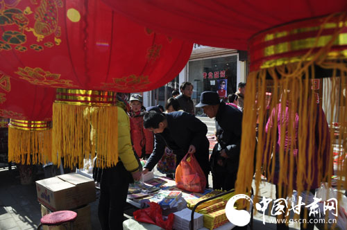 年味丨年味十足的集市（图）