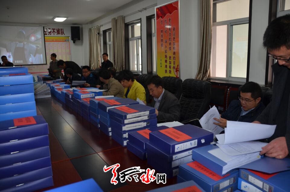 甘肃省考核组考核天水贫困县区党政领导班子工