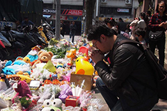 台北民众献花悼念遇害四岁女童