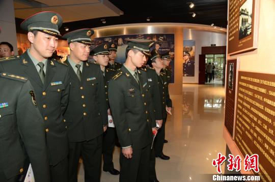 东部战区陆军机关干部参观国家安全教育展览