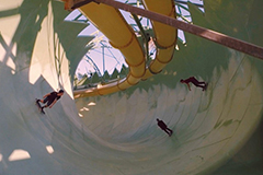 迪拜酒店水上乐园滑板表演惊险刺激