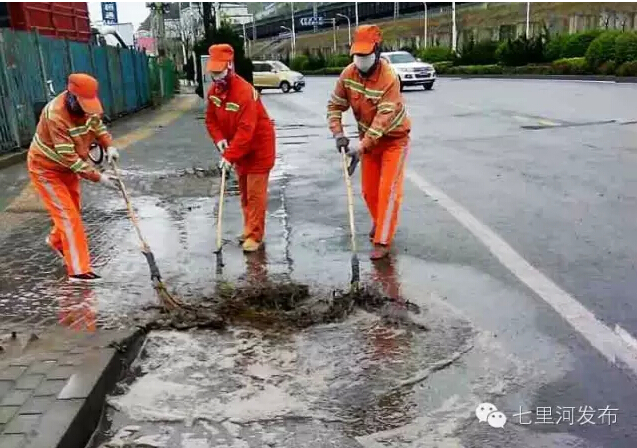 风雨无阻守护家园美丽——兰州七里河区环卫局启动应急预案应对暴雨雪来袭