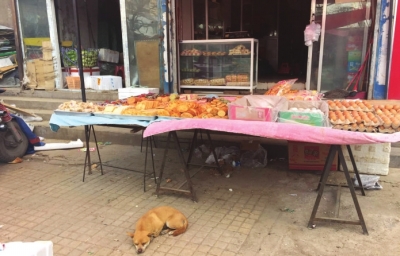 兰州街区：沿街“裸卖”集贸市场食品卫生堪忧（图）