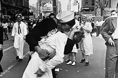 14张老照片展现战争时期的爱情