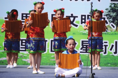 兰州市举办中小学中华经典诵读展演暨学习和争做美德少年主题活动（图）