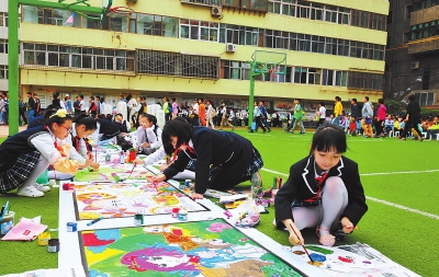 兰州市秦安路小学举行校园艺术节暨书法绘画名家进校园活动（图）