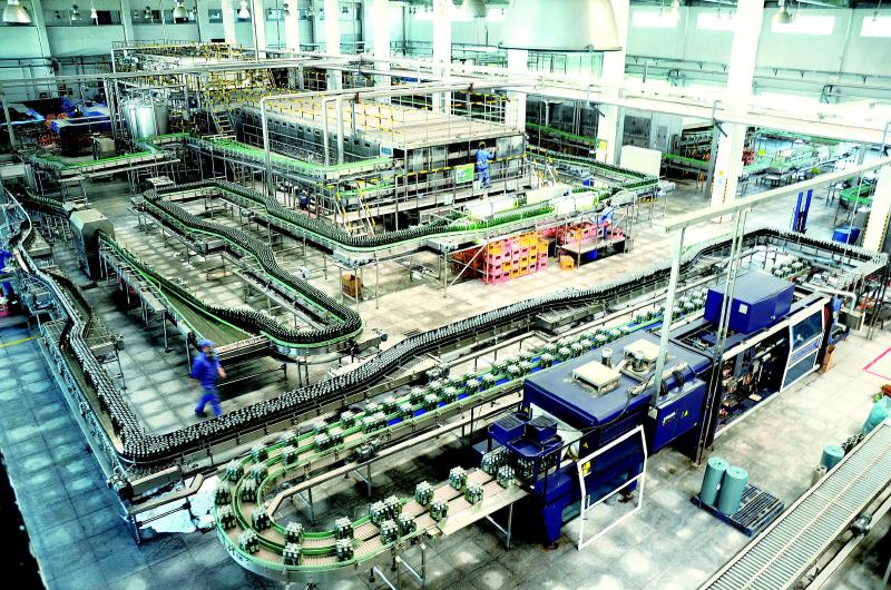 兰州新区青岛啤酒厂生产线正在生产(图)