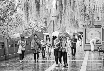 省城兰州迎来久违降雨天气