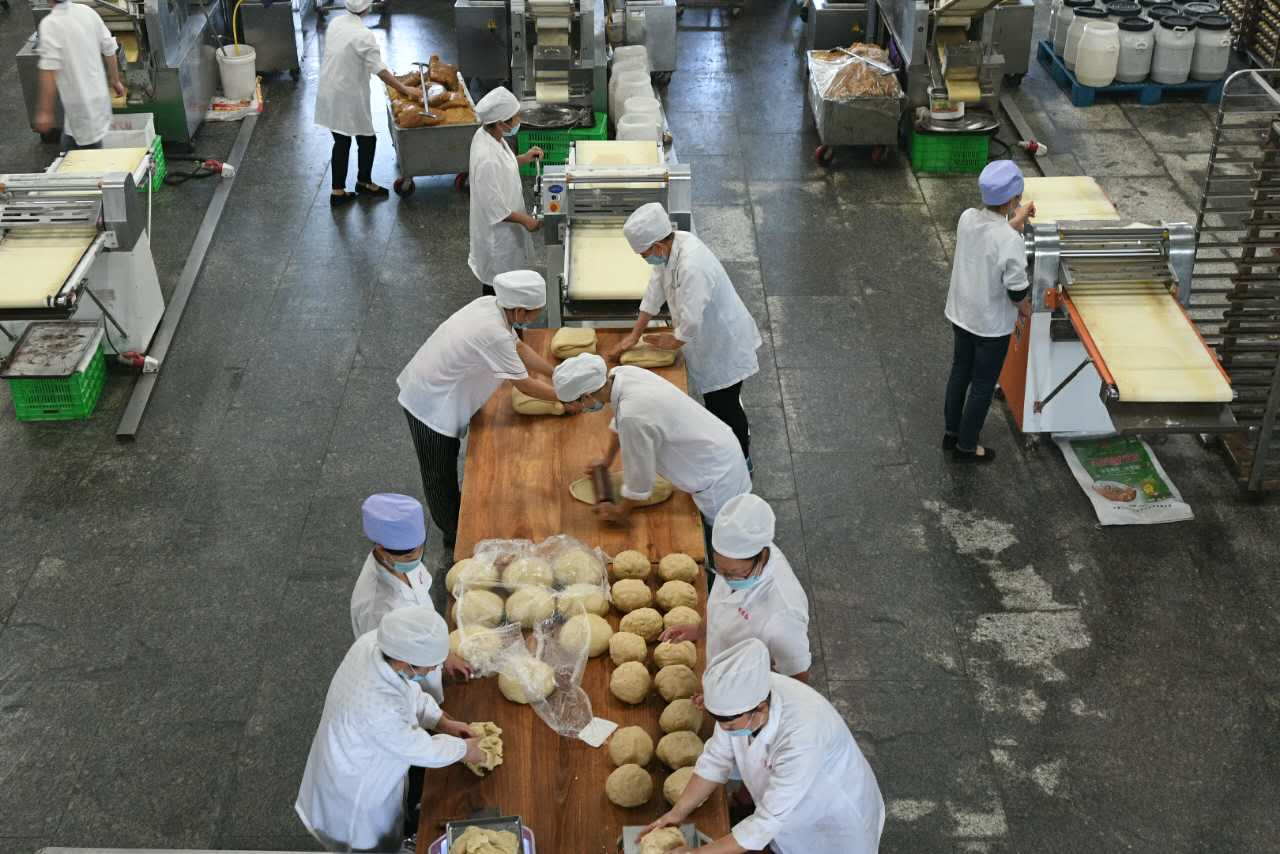 【“沙湖杯”全国网络媒体宁夏行】 “老苗”月饼---一个响誉塞北山川大地的名字__中国甘肃网