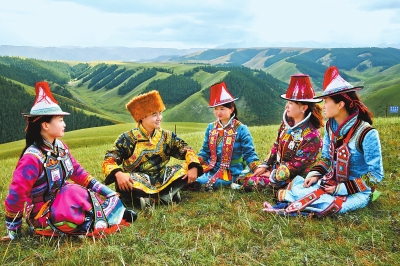 张掖肃南县开展裕固族服饰展演活动