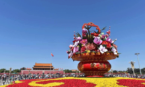 北京天安门广场大花坛亮相 喜迎国庆祝福祖国