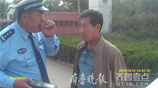 交警查酒驾遇老司机:演技爆发吹30次(图)