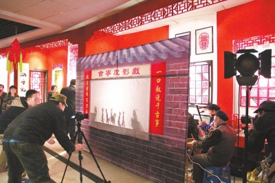 中央电视台音乐频道《歌声与微笑》栏目在甘肃会宁拍摄皮影戏专题（图）