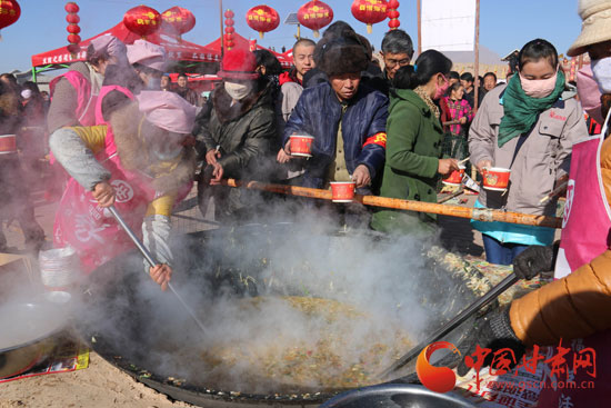 百米灶台千斤面 万人同吃牛娃子饭——张掖山丹祁店第二届冬至民俗旅游文化节开幕（组图）