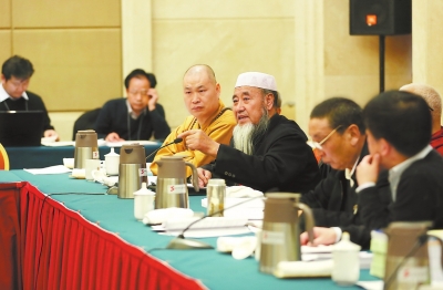 甘肃省政协委员分组讨论《政府工作报告》（图）