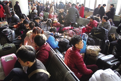 春运首日 兰州地区公铁航共发送旅客近13万人次（图）