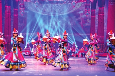 酒泉肃北举行2017年迎新春大型民族舞剧《雪山蒙古人》专场演出（图）