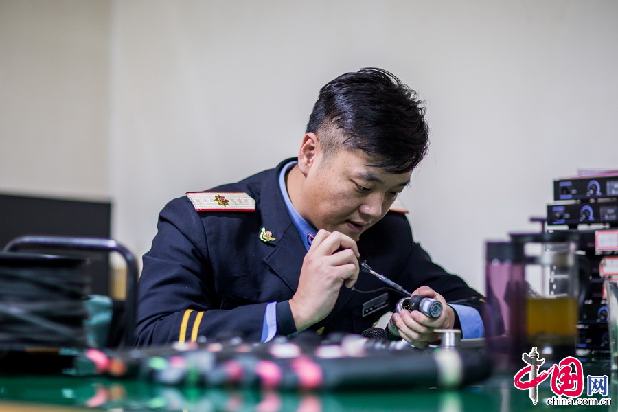 除夕坚守铁路人 你们幸福我快乐_社会综合