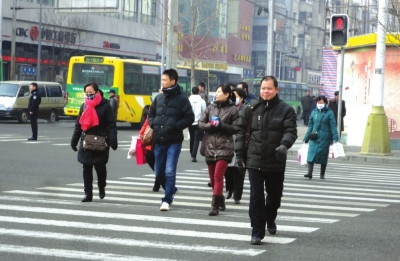兰州市民支招：动员社会力量管控行人交通违法（图）