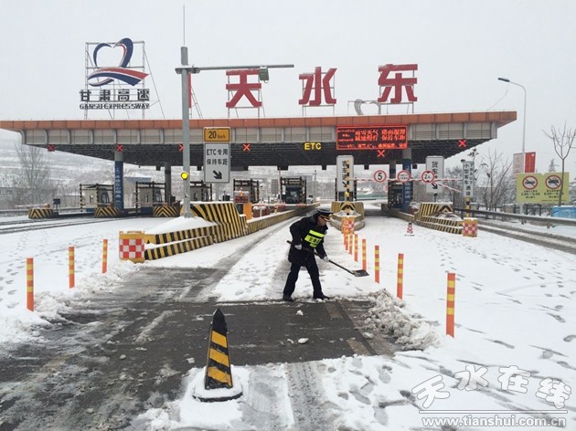 暴雪封路！连霍高速宝天段全面实施交通管制(图)