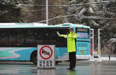 昨日甘肃省降雪影响 铁路公路运输长途班车暂停九趟列车晚点
