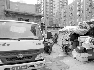 废品回收站藏身兰州城关区水电局家属院 居民不堪其扰