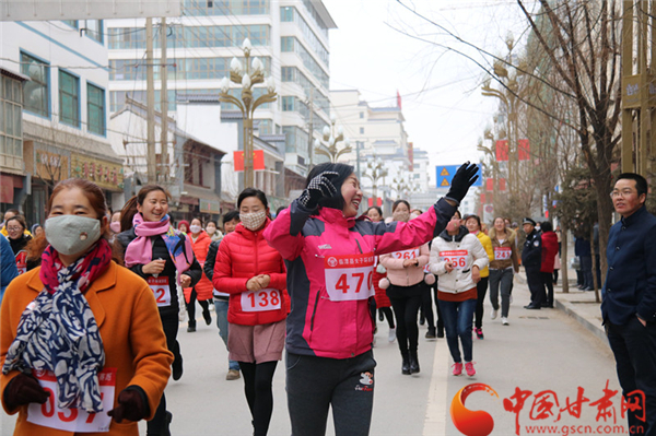 跑出健康赛出美丽 甘南临潭县举行“庆三八”女子环城赛跑活动（图）