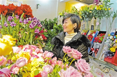 妇女节 兰州花卉市场康乃馨等鲜花热销