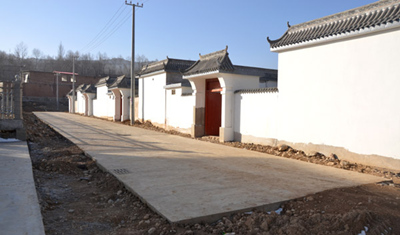 临夏州和政县实施新营乡三坪村易地搬迁项目