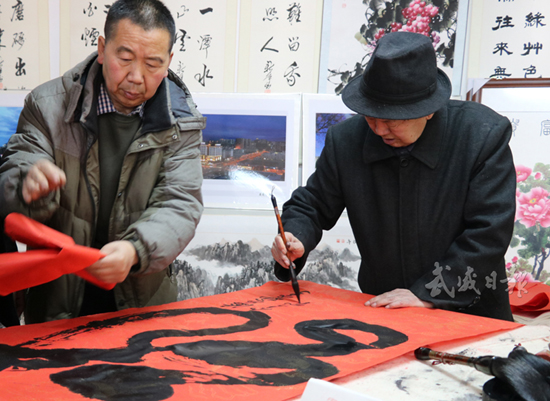 武威凉州区举办书写“龙”、剪纸“龙”文化活动