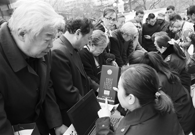 甘肃省“3·15国际消费者维权日”宣传服务活动昨在兰州东方红广场举行