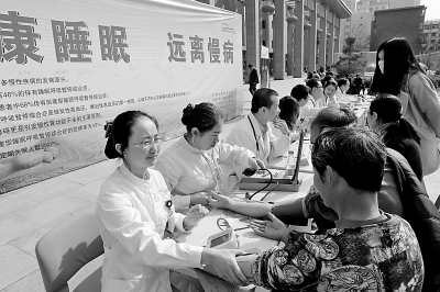 甘肃省人民医院开展“世界睡眠日”专家联合义诊活动（图·）
