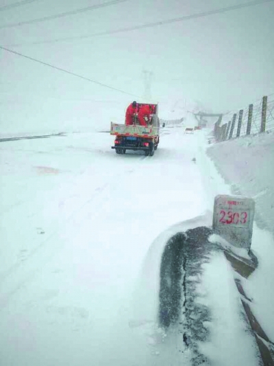 陇原多地昨迎雨雪天气 连霍高速河西部分路段实行交通管制