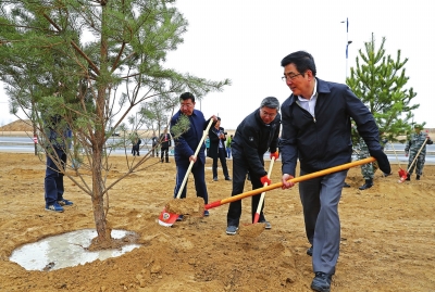 省城兰州举行义务植树活动 林铎唐仁健张建胜冯健身孙伟等参加（图）