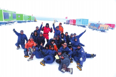 中国第33次南极科考队员杜志恒返回兰州讲述难忘经历（图）
