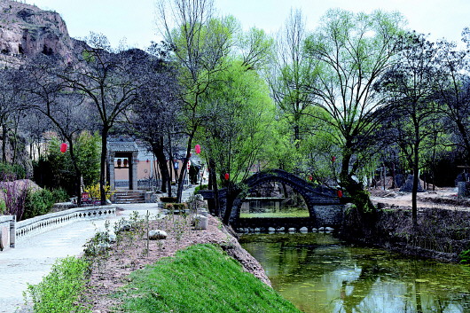 建设中的平凉泾川县汭丰镇郑家沟旅游扶贫示范村（图）